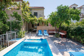 Family friendly apartments with a swimming pool Sutivan, Brac - 16593